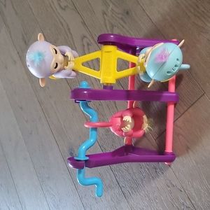 Set of 3 Fingerlings with playset